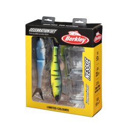 COFFRET CADEAU DE 2 LEURRES SOUPLES BERKLEY POWERBAIT NESSIE 22cmMONTES + 2 VERRES A WHISKY